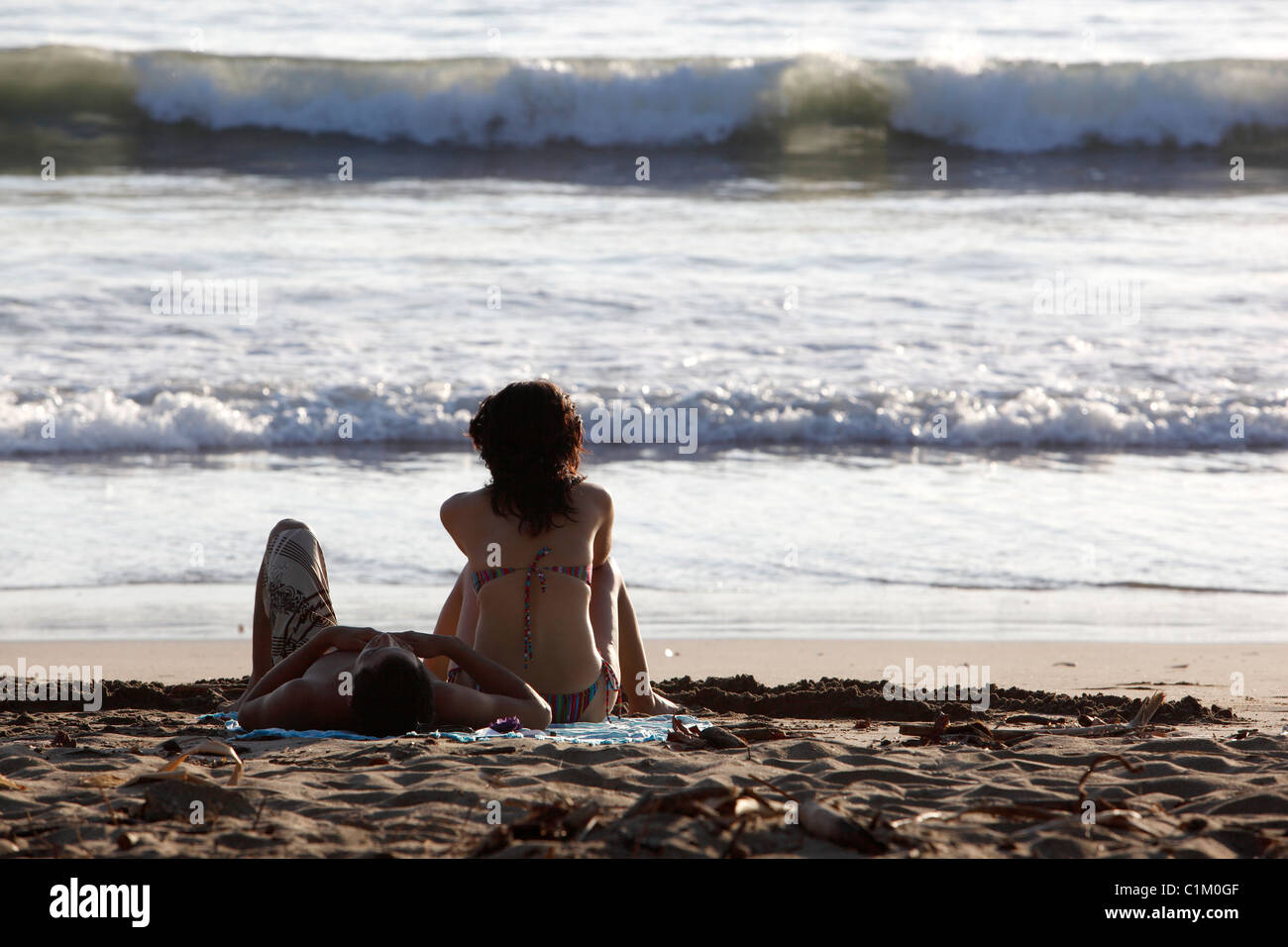 Un giovane Costa Rican giovane sulla spiaggia, Playa Carillo, Costa Rica Foto Stock