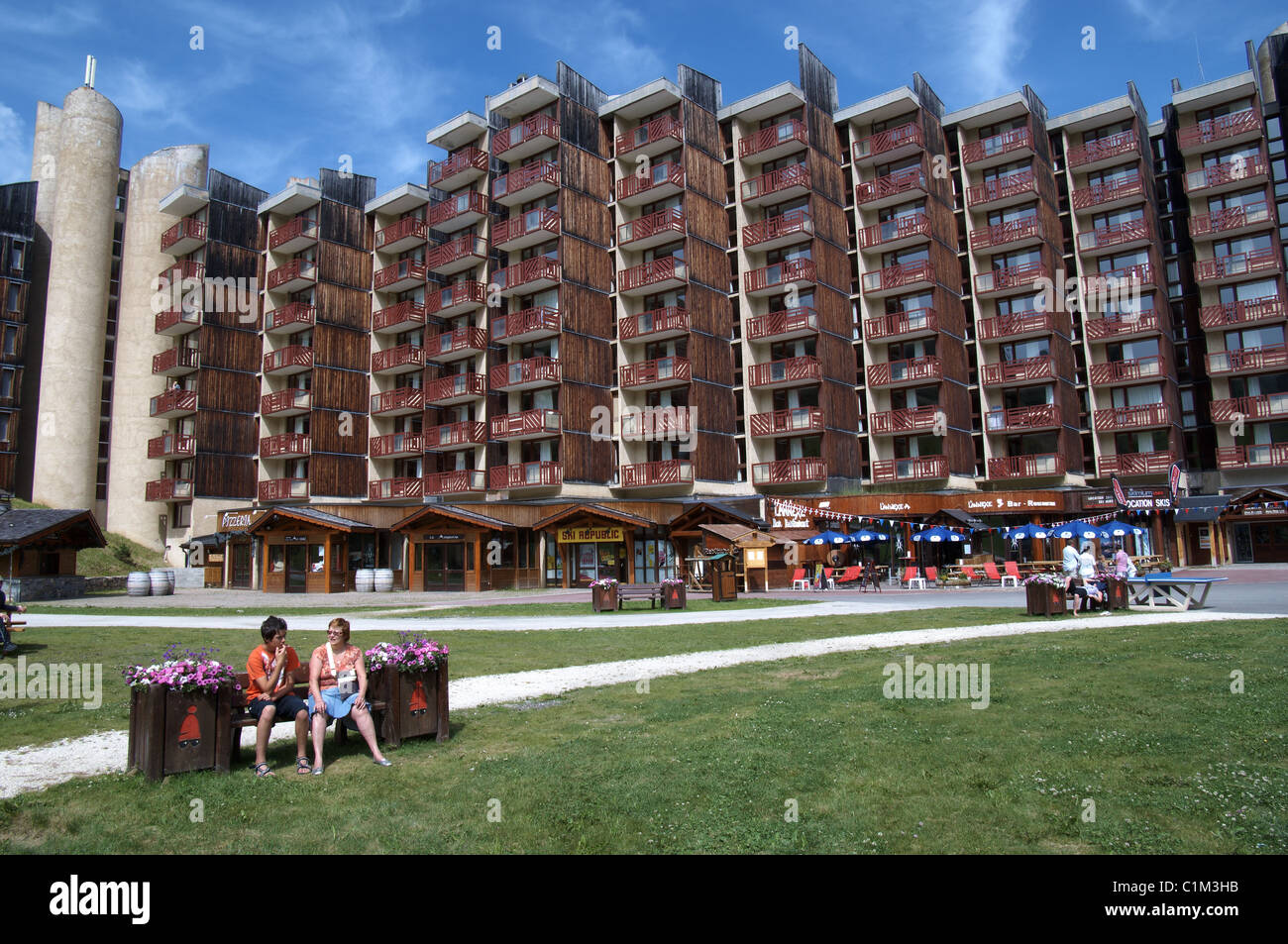 Villaggio di Belle-Plagne a La Plagne, sulle alpi francesi in estate Foto Stock