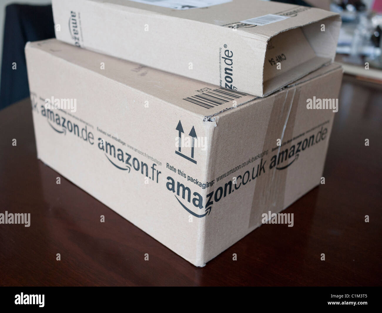 Amazon la consegna dei pacchi. Foto Stock