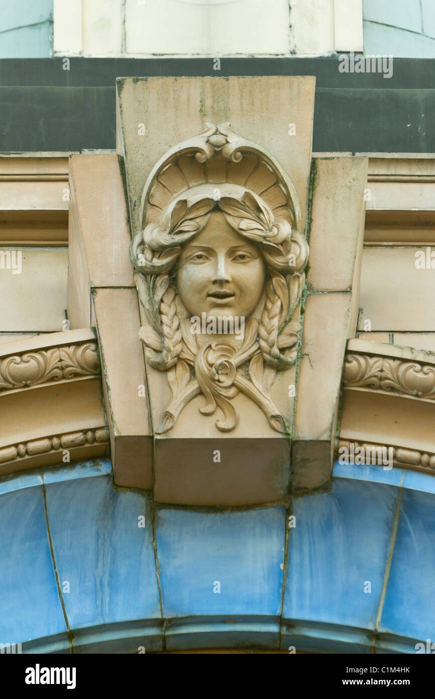 Art Deco dettagli architettonici Adelphi Theatre, Attercliffe Road, Sheffield. Edificato nel 1920 dall'architetto William C. Fenton Foto Stock