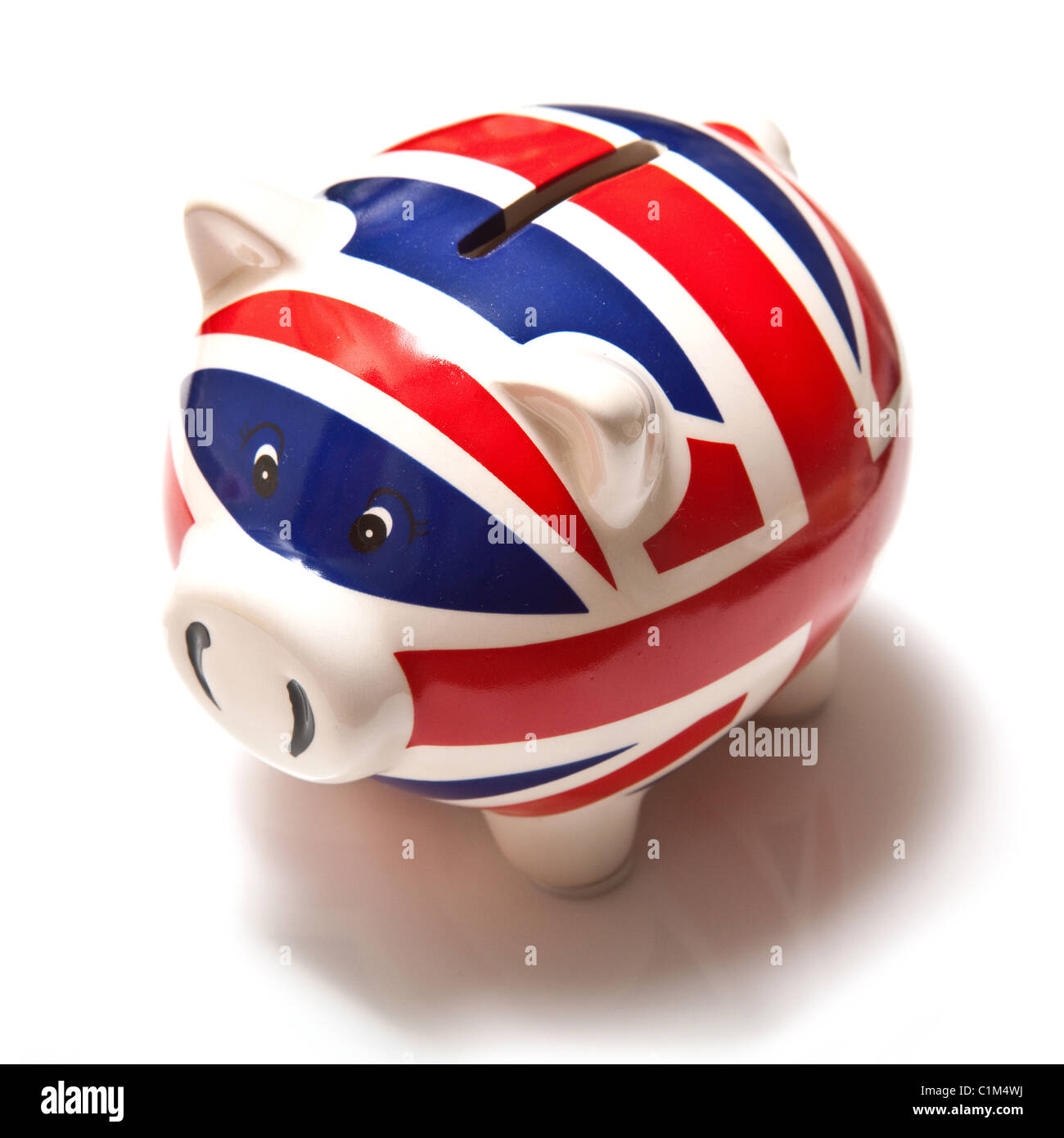Union Jack casella di denaro o Salvadanaio su un bianco di sfondo per studio. Foto Stock