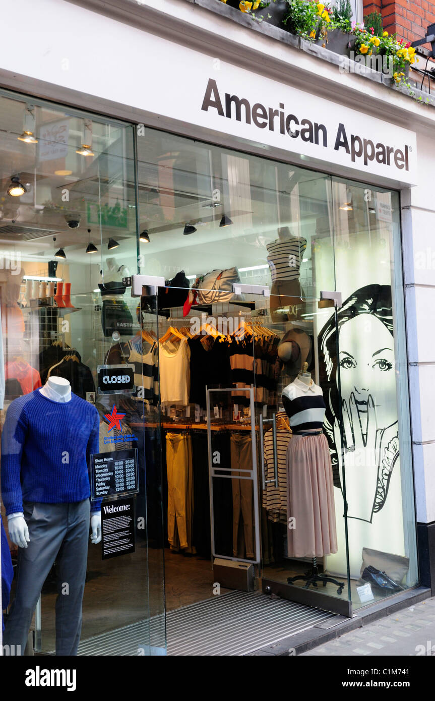 American Apparel negozio di abbigliamento, Carnaby Street, London, England, Regno Unito Foto Stock