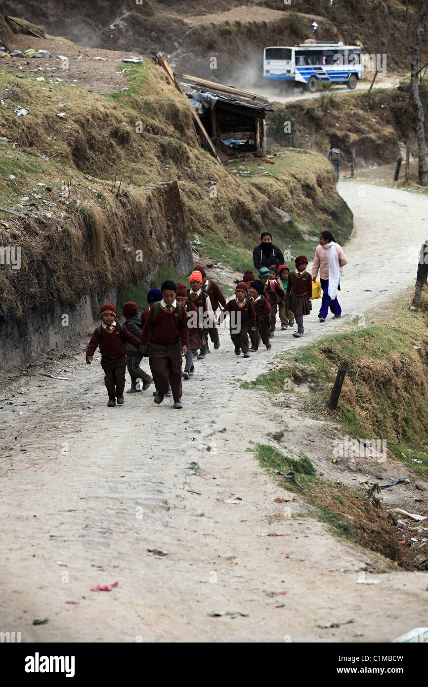 Scuola nepalese kids in Nepal Himalaya Foto Stock
