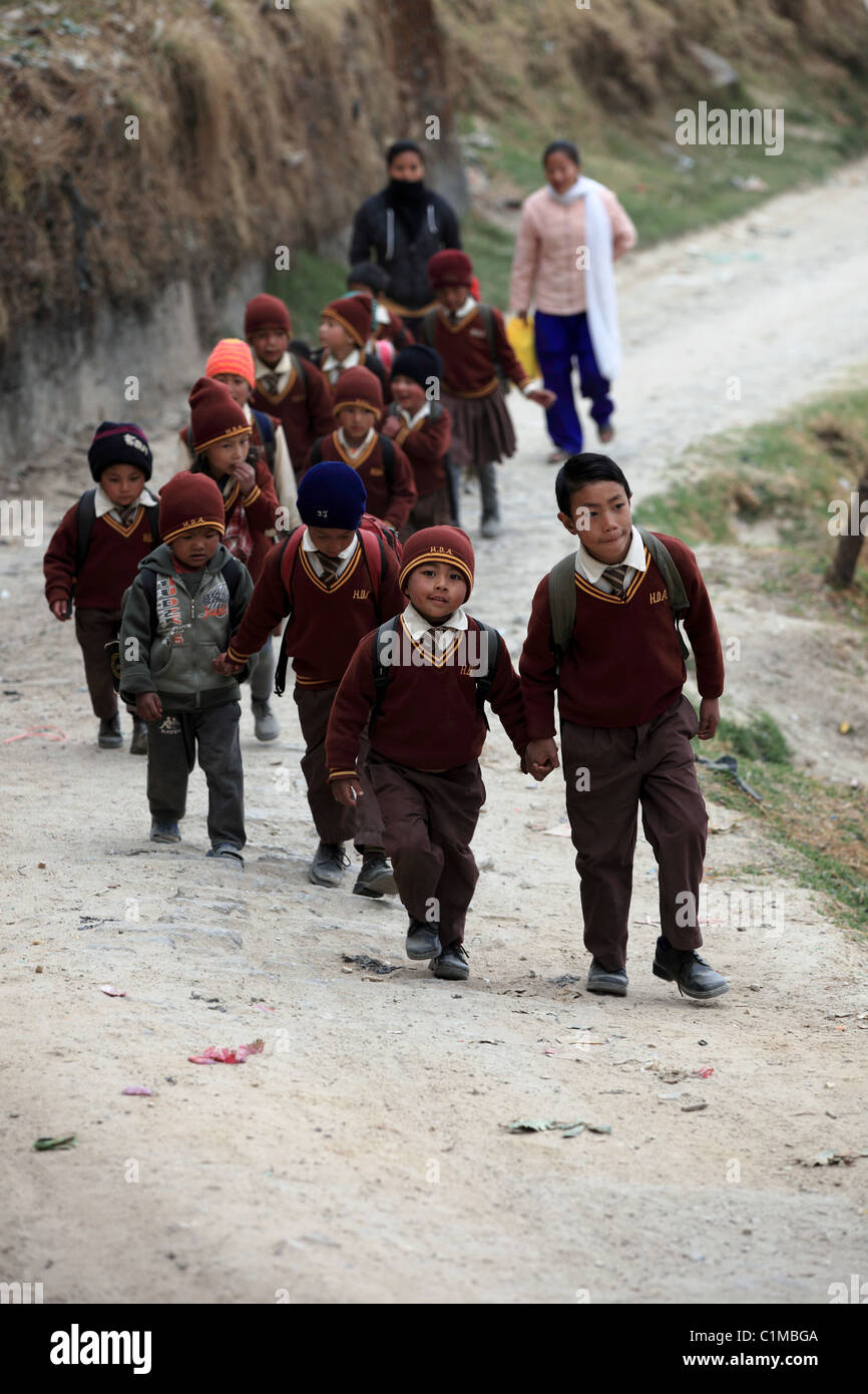 Scuola nepalese kids in Nepal Himalaya Foto Stock