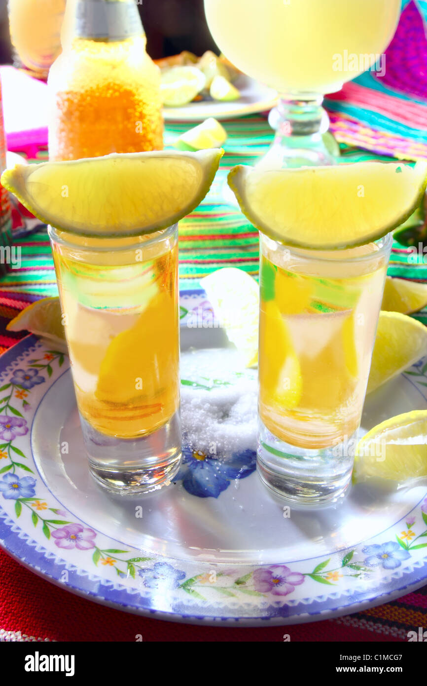 Tequila sale limone messicano alcool bere birra e sfondo margarita Foto Stock