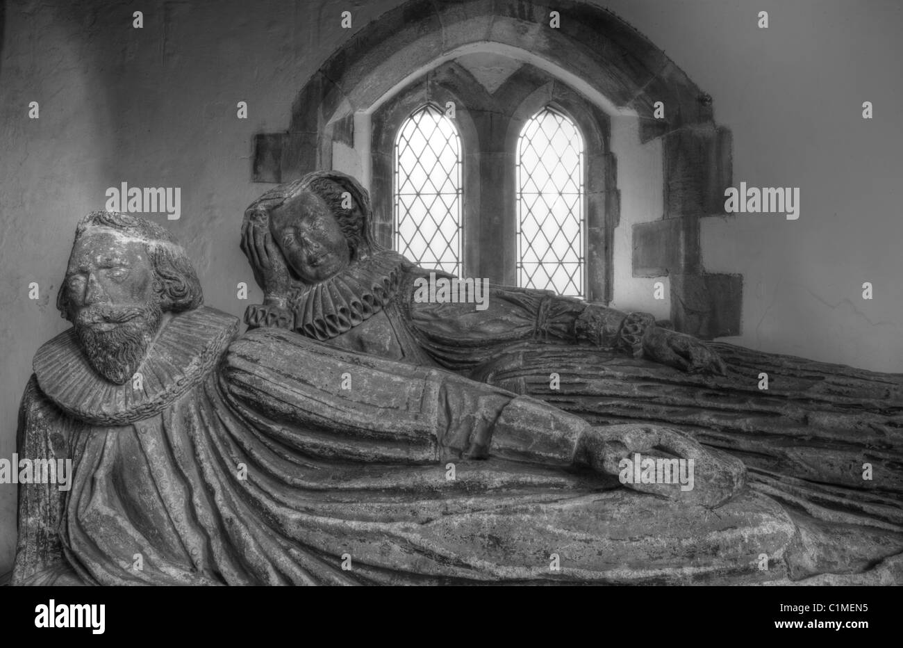 William e Mariana Warren effigie. St Mary la chiesa Vergine, St Briavels, Foresta di Dean, Regno Unito. Foto Stock