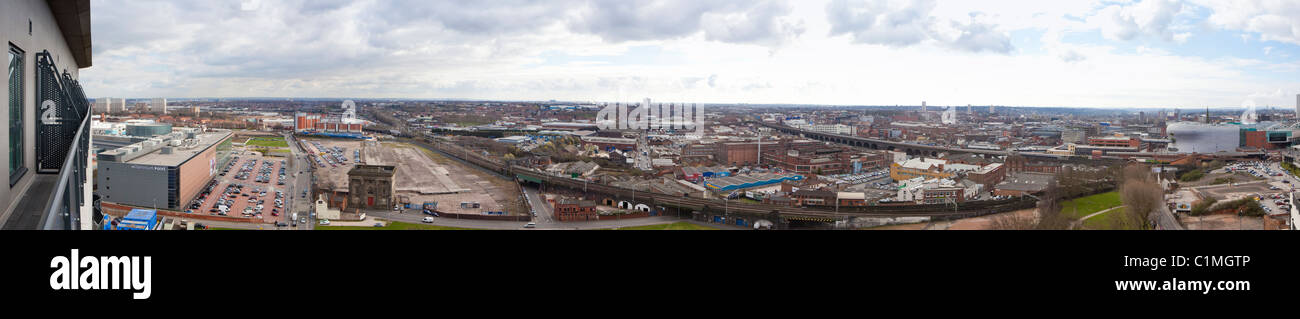 Vista dalla cima dell'Alveare edificio, la Eastside, Birmingham, West Midlands, Inghilterra, Regno Unito. Mostra Eastside Digbeth e. Foto Stock