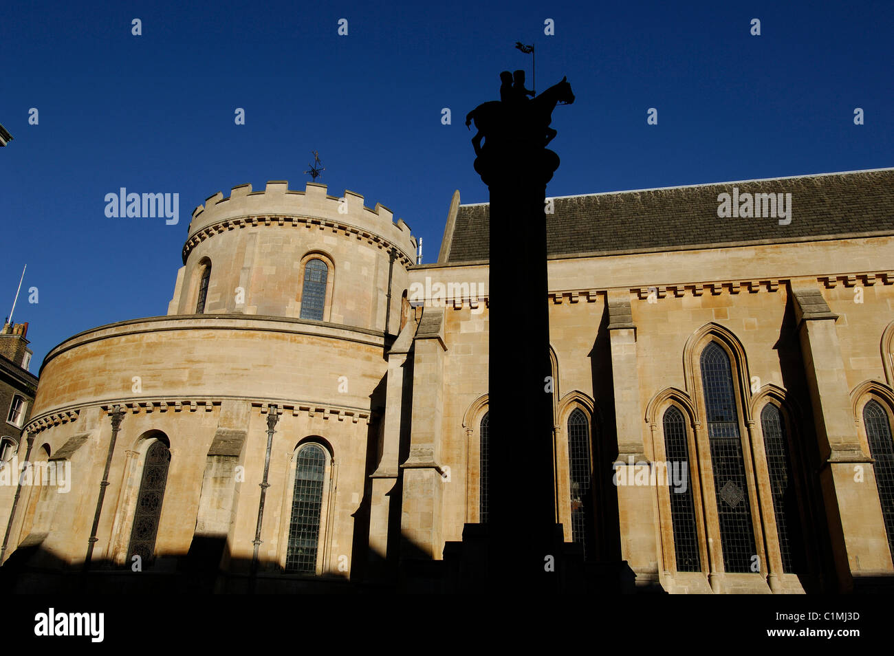 Regno Unito, Londra, Tempio la Chiesa e la statua di due Cavaliere Templare a cavallo Foto Stock