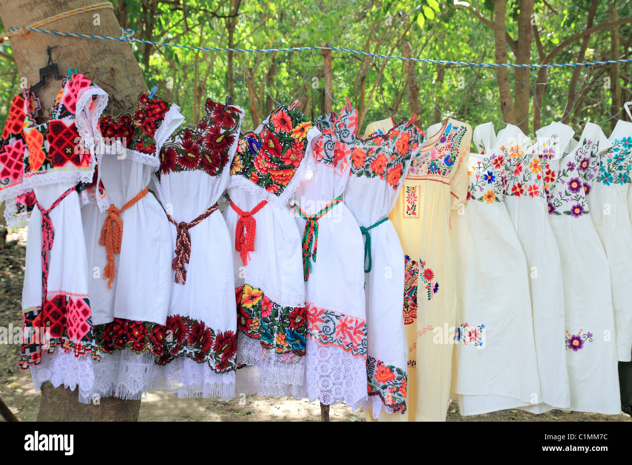 Maya abito donna fiori ricamo Yucatan Messico Foto Stock