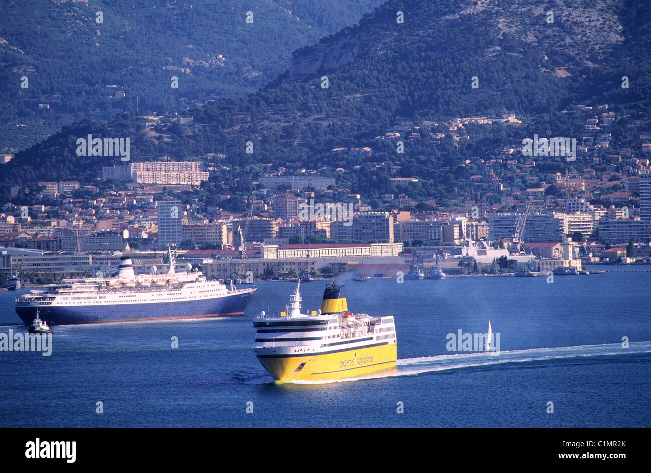 Francia, Var, Tolone, Corsica Ferries, traghetti per la Corsica lasciando la porta Foto Stock