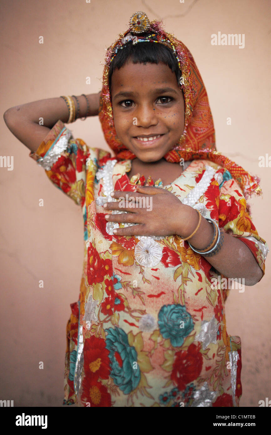 IND India,20110310, bella, taglia piccola ragazza con il costume tradizionale Foto Stock