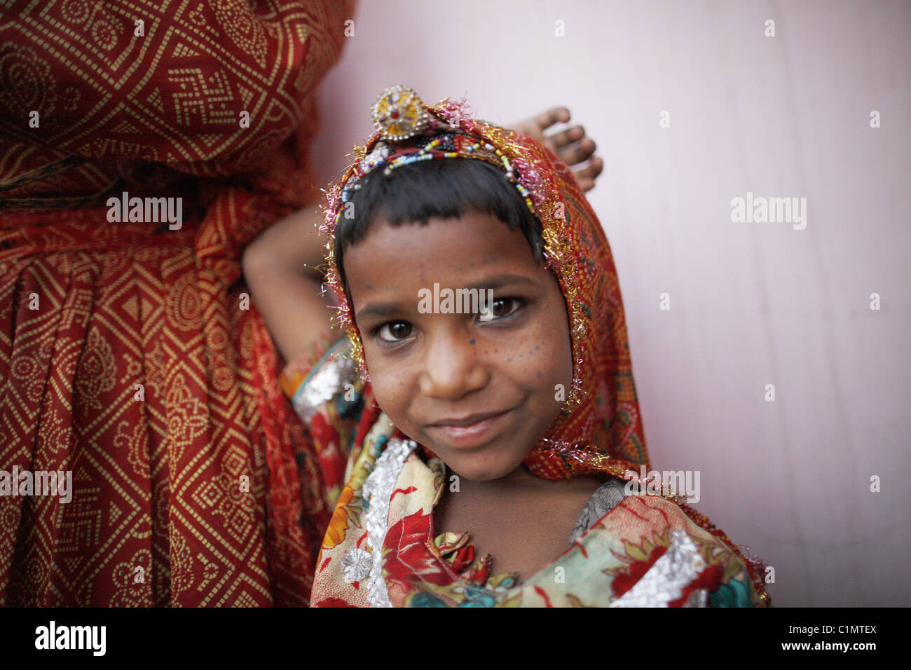 IND India,20110310, bella, taglia piccola ragazza con il costume tradizionale Foto Stock