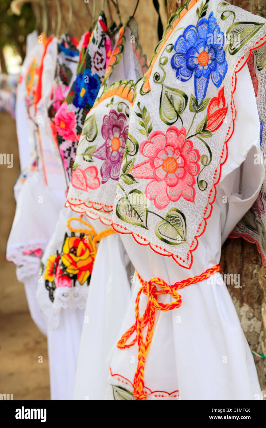 Maya abito donna fiori ricamo Yucatan Messico Foto Stock