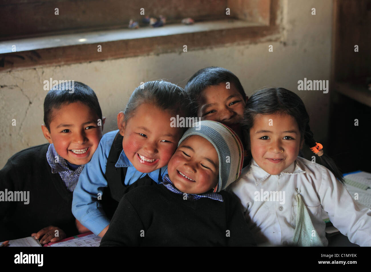 Scuola nepalese kid o i bambini in Nepal Himalaya Foto Stock