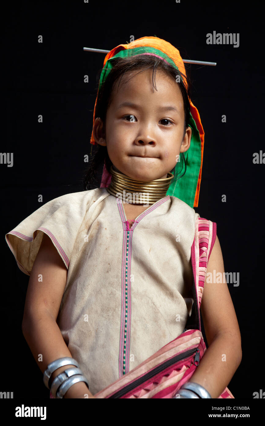 Karen Hill Tribes rifugiato village bambina, Huay Pu Keng, Mae Hong Son, Thailandia Foto Stock