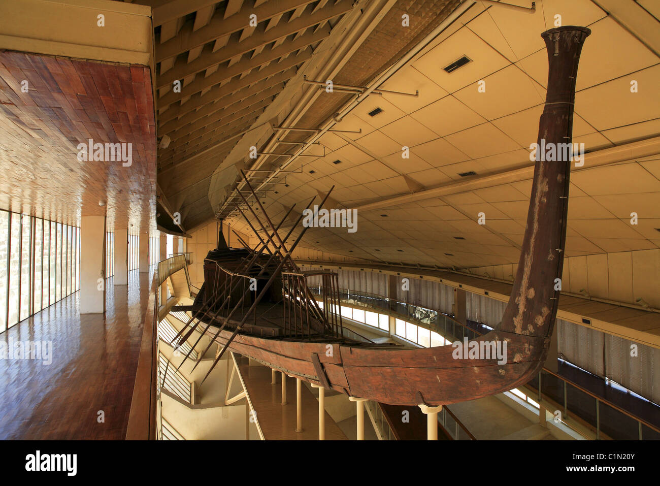 L'Egitto, al Cairo, Giza, la barca solare museum Foto Stock