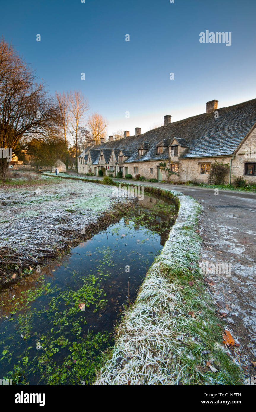 Arlington fila nel villaggio di Bibury, Gloucestershire, Cotswolds, REGNO UNITO Foto Stock