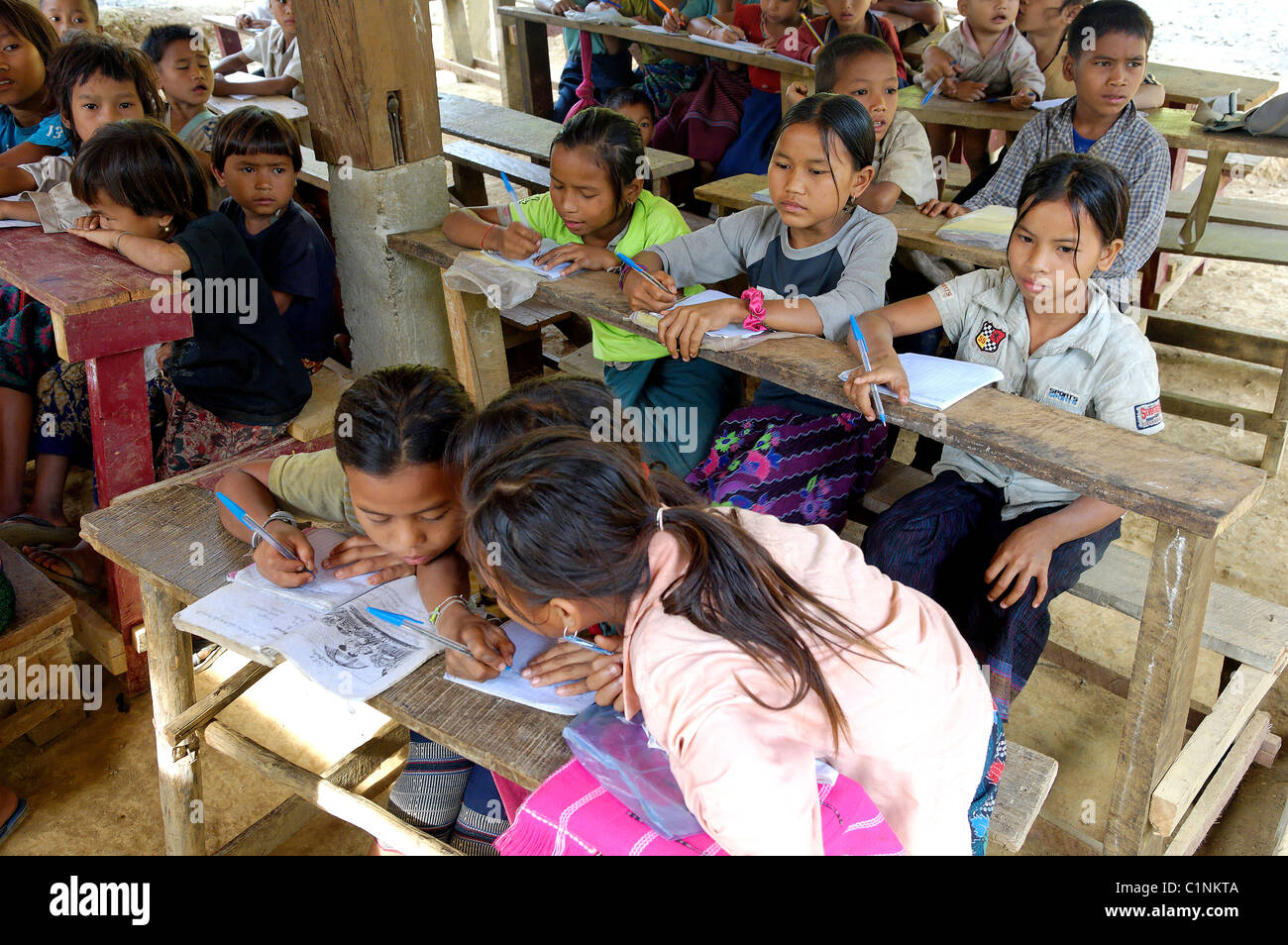 Laos, Oudomxai provincia, scuola locale, Kamu gruppo etnico villaggio nelle vicinanze di Pakbeng Foto Stock