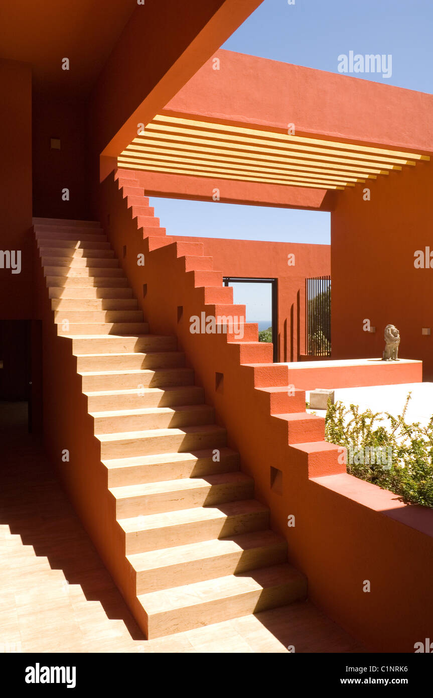 Lo spagnolo casa modernista disegnato in uno stile geometrico da leader architetto Messicano Legorreta. Foto Stock