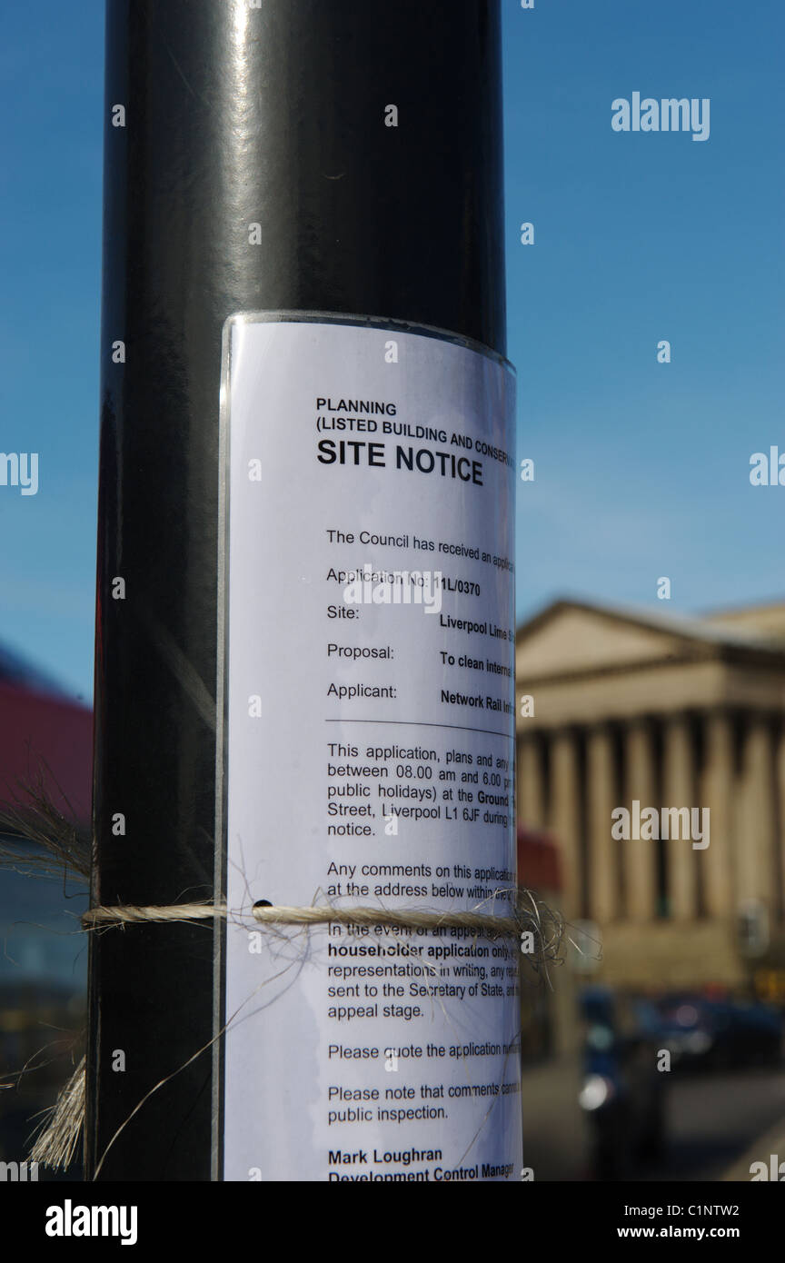 Avviso di pianificazione su una lampada posta in Liverpool, Merseyside England, Regno Unito Foto Stock