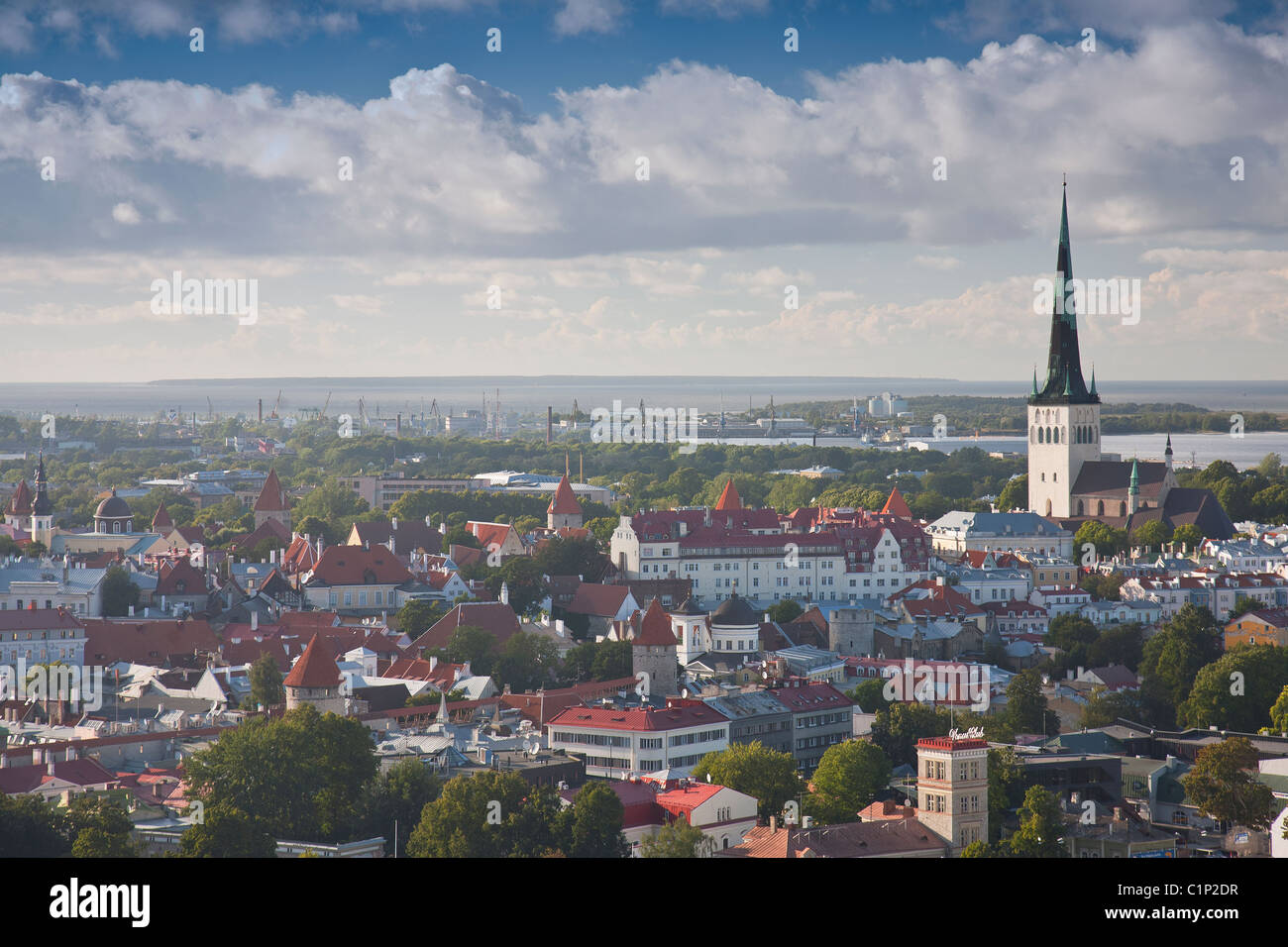 Foto aerea di Tallinn Skyline dal Radisson Hotel tetto, Estonia Foto Stock