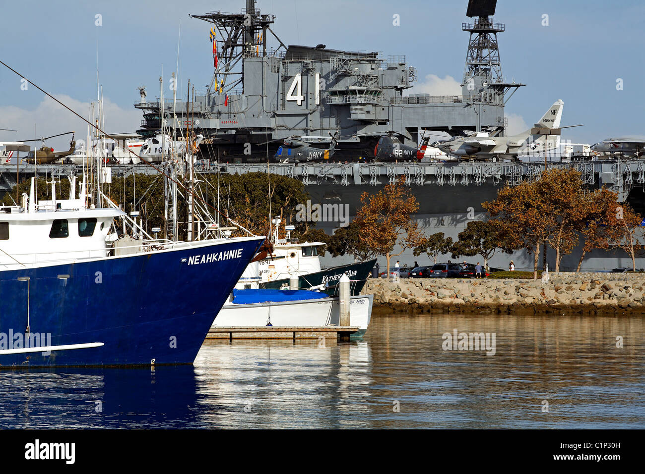 Gli Stati Uniti, California, San Diego, il porto, il Navy Pier, San Diego Portaerei Museo e la sua portaerei Foto Stock