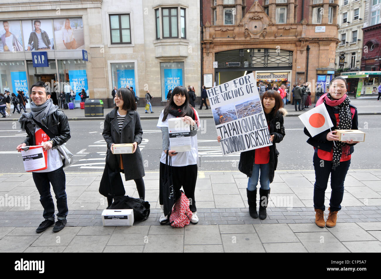 Tsunami giapponese Giappone raccolta fondi carità terremoto Foto Stock