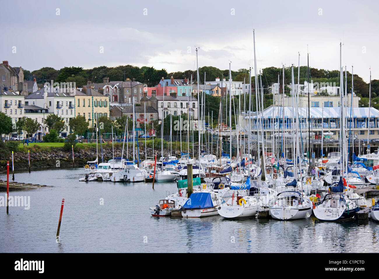 Repubblica di Irlanda, Howth, barche ormeggiate nella Marina Foto Stock