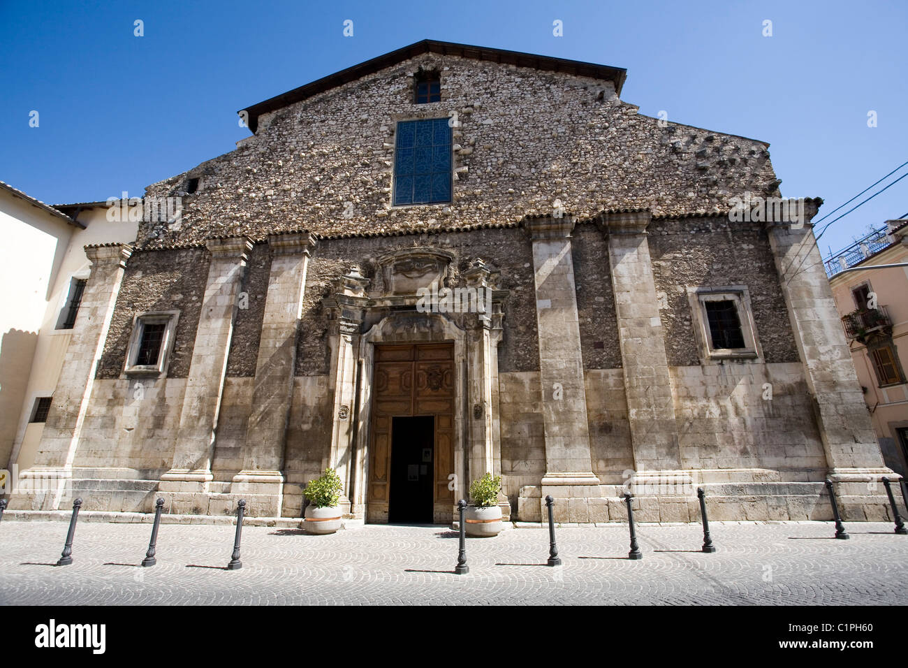 L'Italia, Sulmona, facciata della chiesa Foto Stock