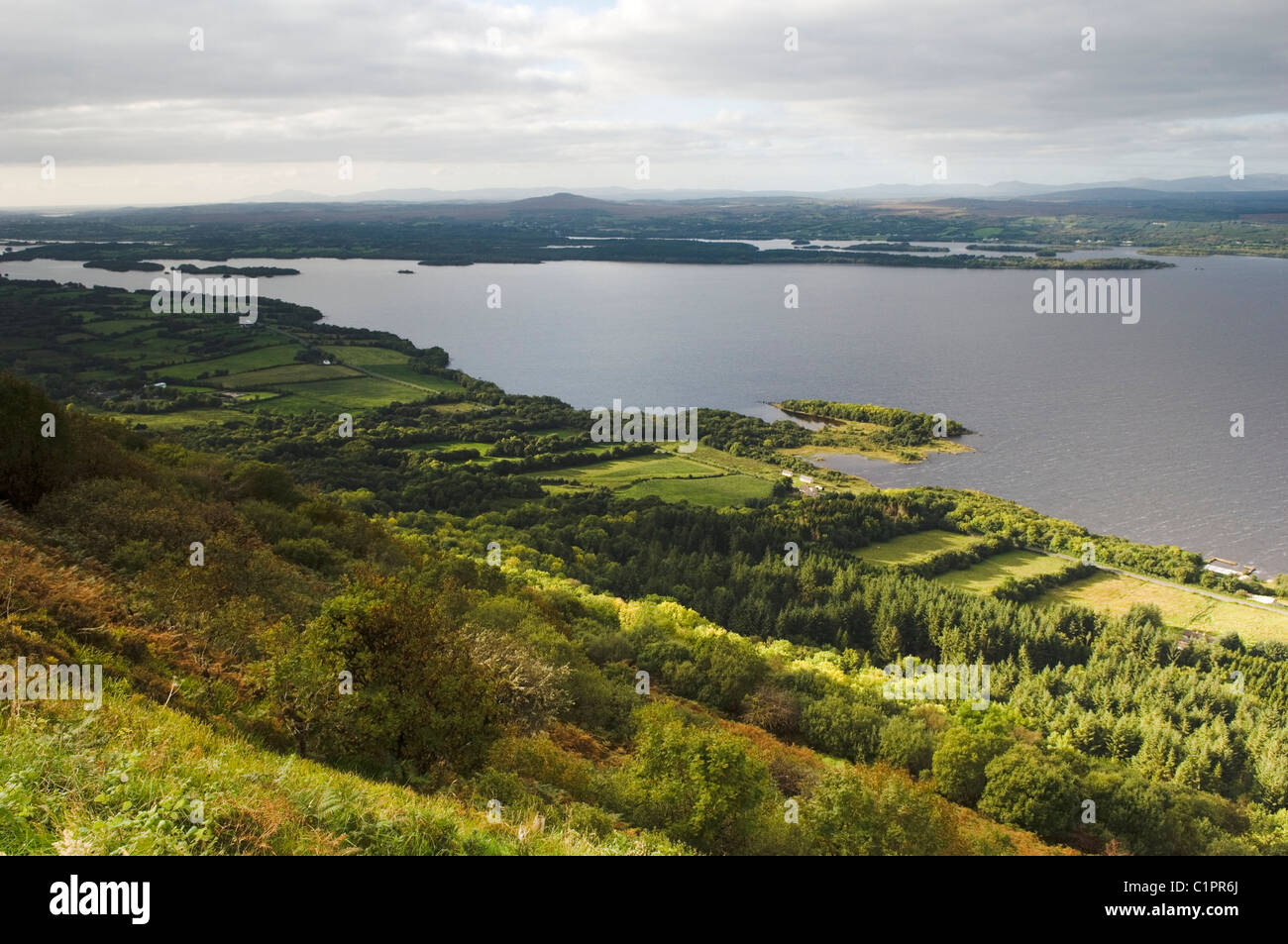Irlanda del Nord, Fermanagh, Regione dei Laghi, vista inferiore del Lough Erne Foto Stock