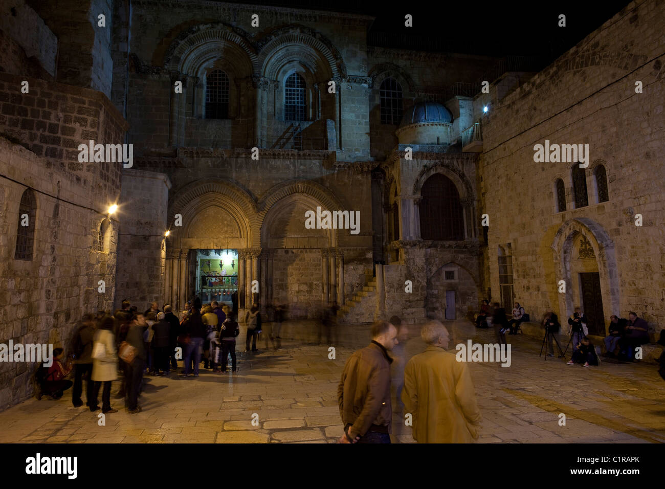 Chiesa del Santo Sepolcro di Gerusalemme, di notte. Foto Stock