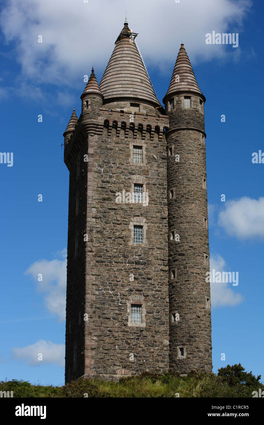 Scrabo Tower (Irish: Túr Scrabo) è situato a ovest di Newtownards nella contea di Down, Irlanda del Nord. Foto Stock