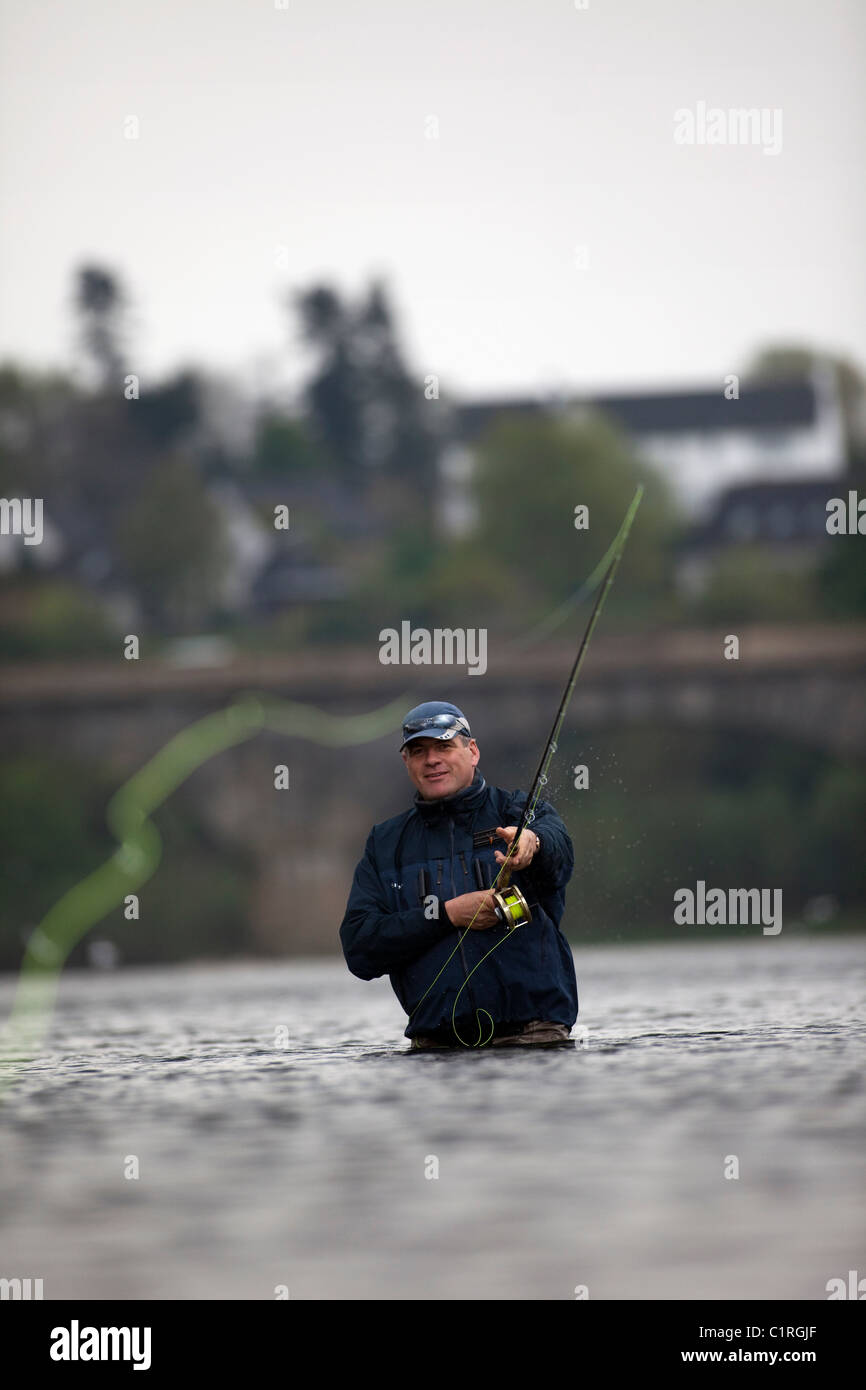 La pesca del salmone sul fiume Tweed, vicino a Kelso, in Scottish Borders. Foto Stock