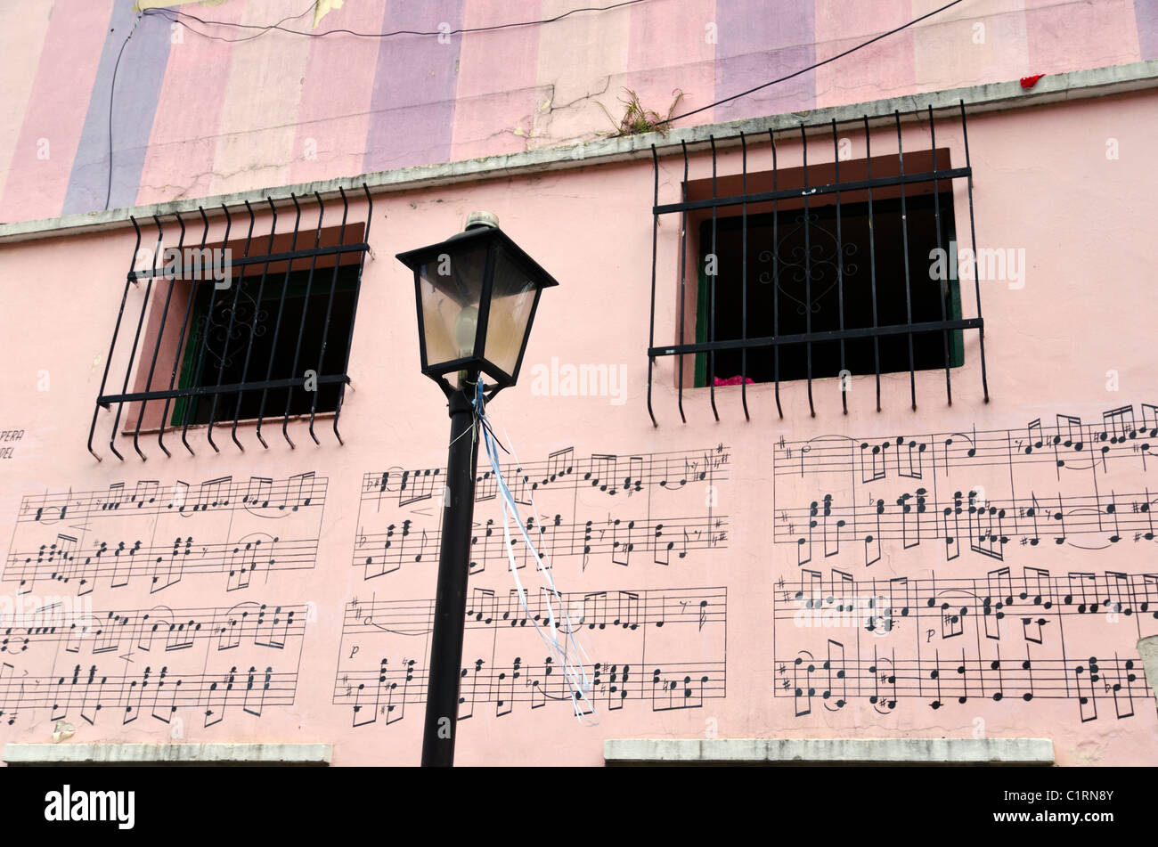 Arte di strada in Carlos Gardel quartiere, Buenos Aires, Argentina Foto Stock