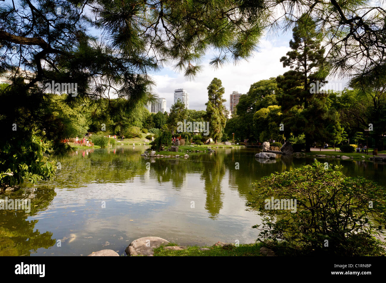 Giardini giapponesi e il quartiere di Palermo, Buenos Aires, Argentina Foto Stock
