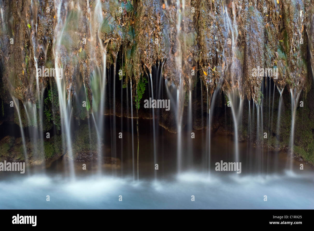 Acqua che cade Foto Stock