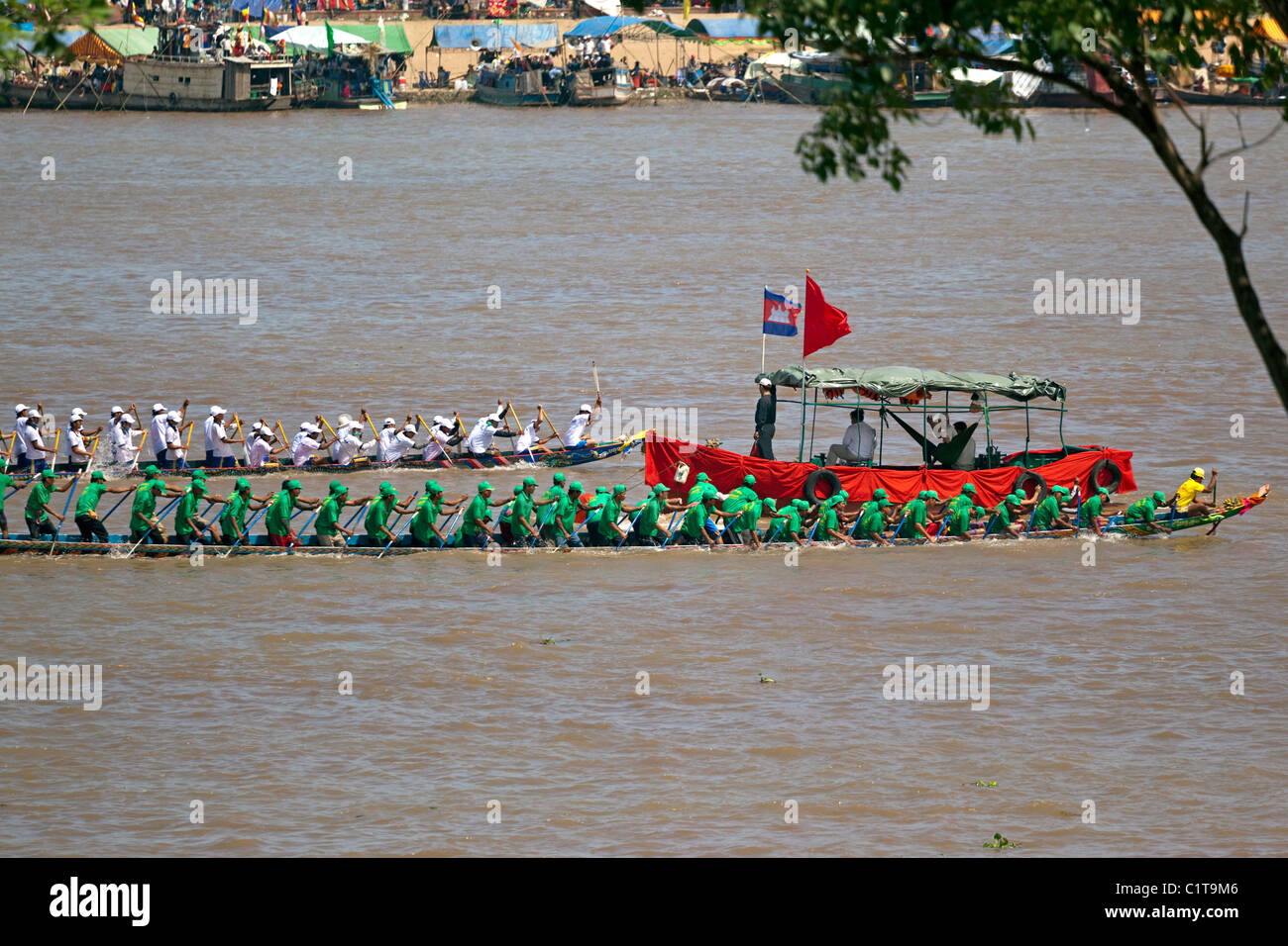 Festival dell'acqua e la gara di dragon boat, Il Tonle Sap, Phnom Penh Cambogia Foto Stock