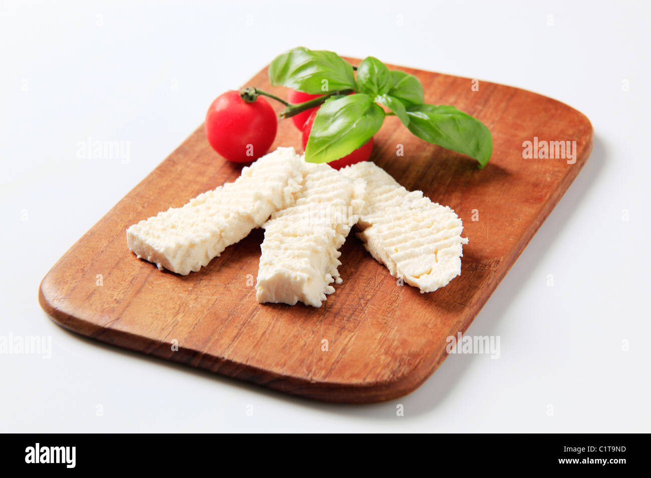 Pezzi di formaggio e pomodori freschi Foto Stock