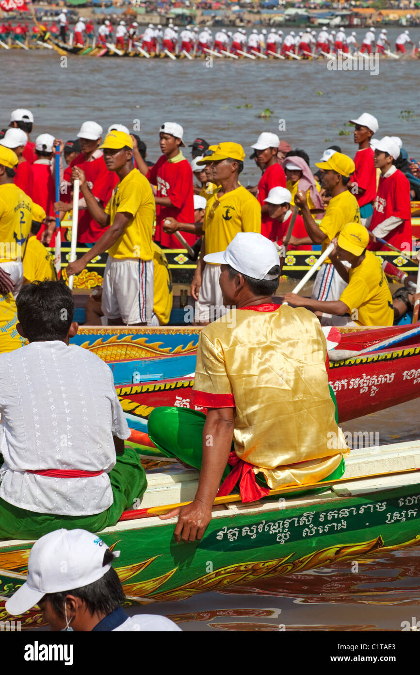 Festival dell'acqua e la gara di dragon boat, Il Tonle Sap, Phnom Penh Cambogia Foto Stock