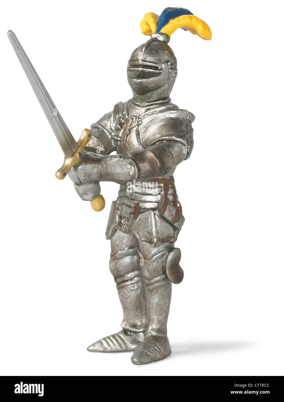 Cavaliere medievale in shining armor isolato su bianco con tracciato di ritaglio Foto Stock