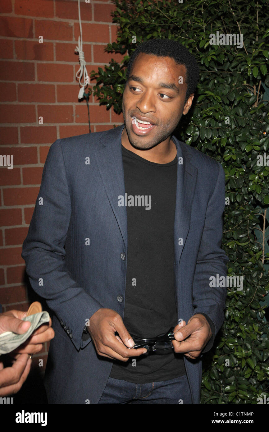 Attore Chiwetel Ejiofor lasciando Signor Chow restaurant di Beverly Hills, la California - 03.08.09 Foto Stock