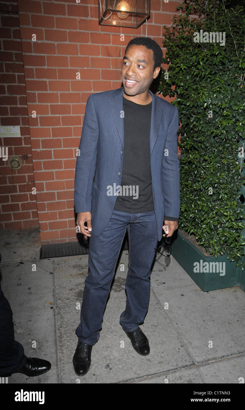 Attore Chiwetel Ejiofor lasciando Signor Chow restaurant di Beverly Hills, la California - 03.08.09 Foto Stock