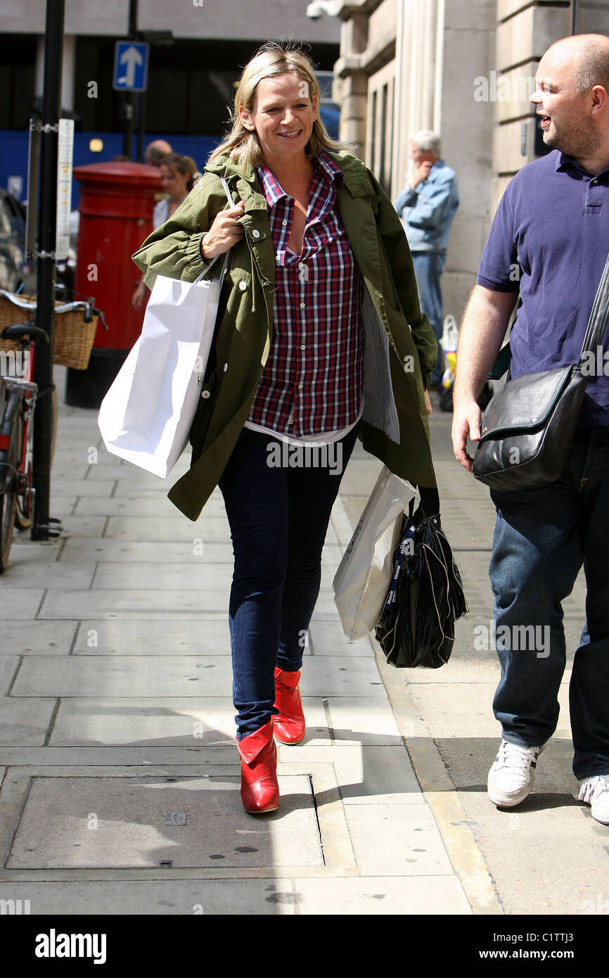 Zoe palla lasciando la BBC Radio 2 Studios di Londra - Inghilterra - 11.08.09 Foto Stock