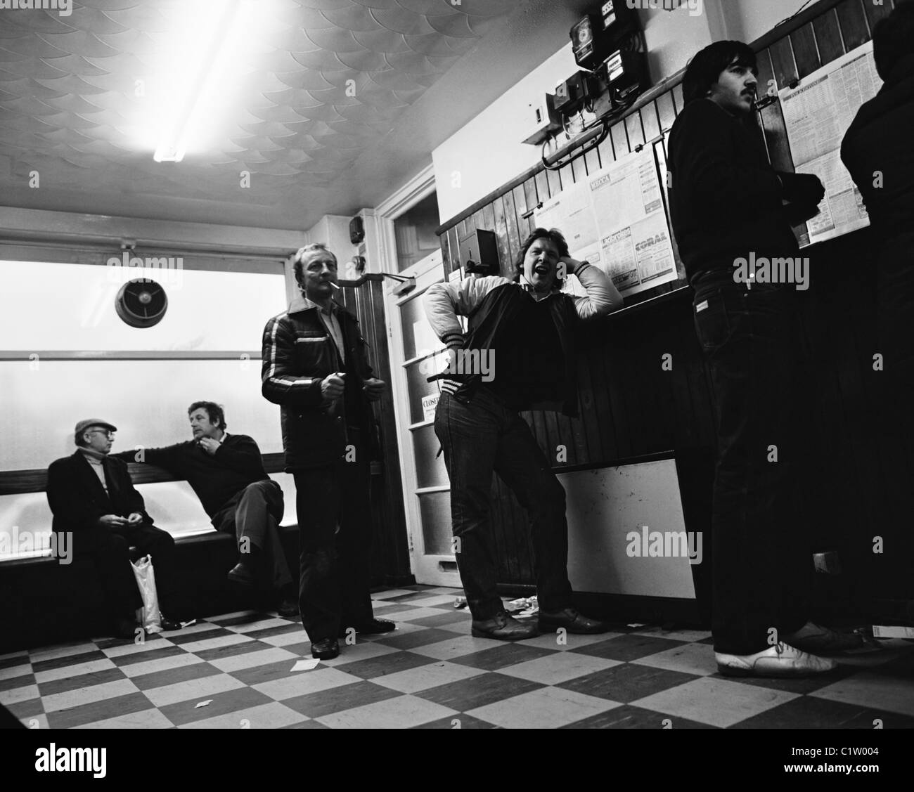 Negozio di scommesse, Brighton, Sussex, 1983 Foto Stock