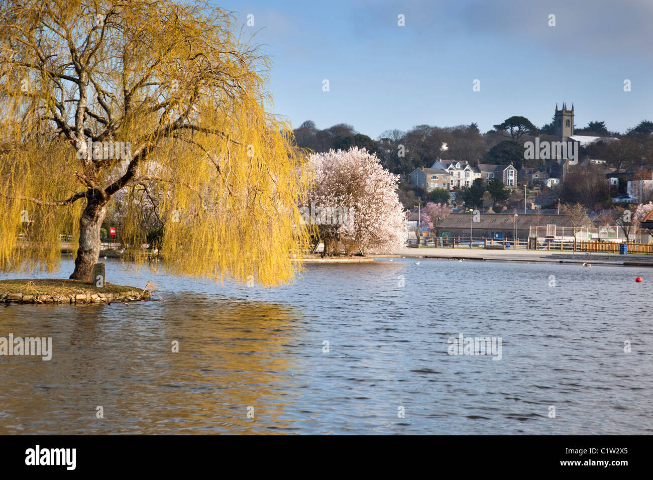 Helston in barca il lago; Cornovaglia Foto Stock