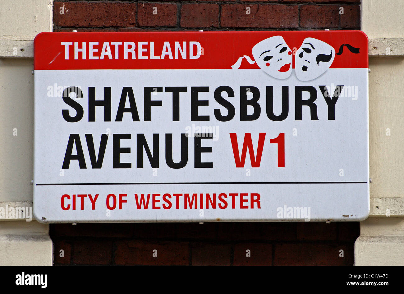 Il cartello stradale di Shaftesbury Avenue, a Londra, in Inghilterra. Foto Stock