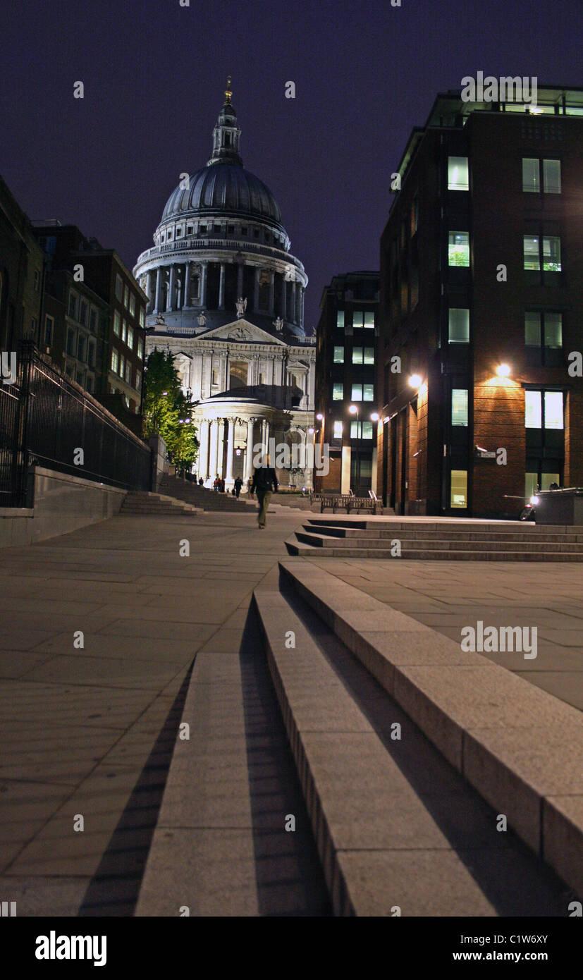 La Cattedrale di St Paul di notte, a Londra, in Inghilterra. Foto Stock