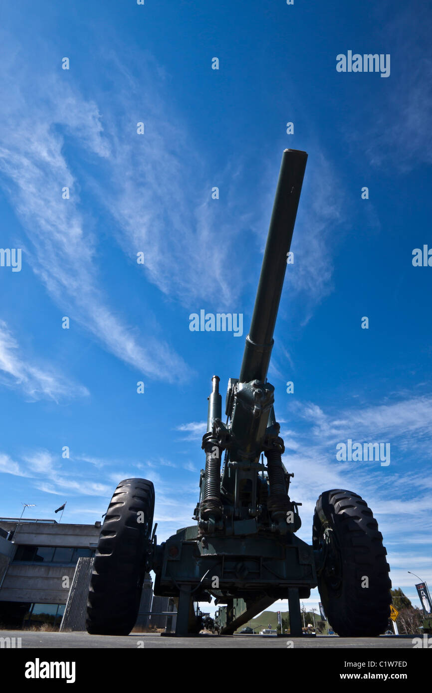 Cannone con un cielo blu, Esercito Nazionale Museo, Waiouru, Nuova Zelanda Foto Stock