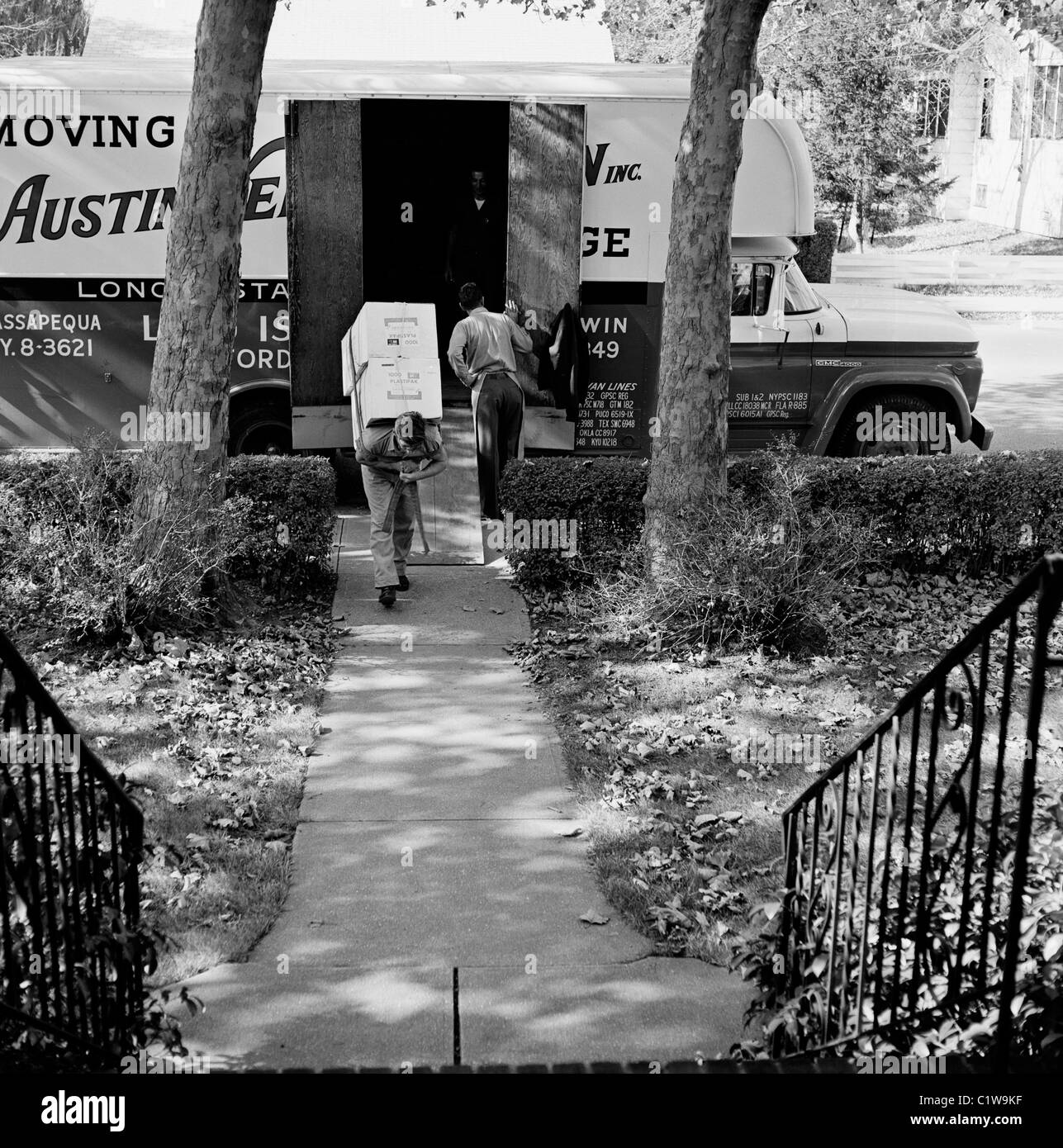 Persone casa in movimento Foto Stock