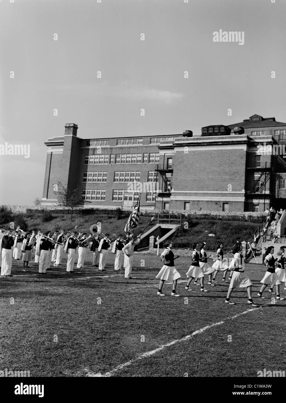 Stati Uniti d'America, nello Stato di New York, Mt. Vernon, Marching Band pratica in Davis di alta scuola Foto Stock